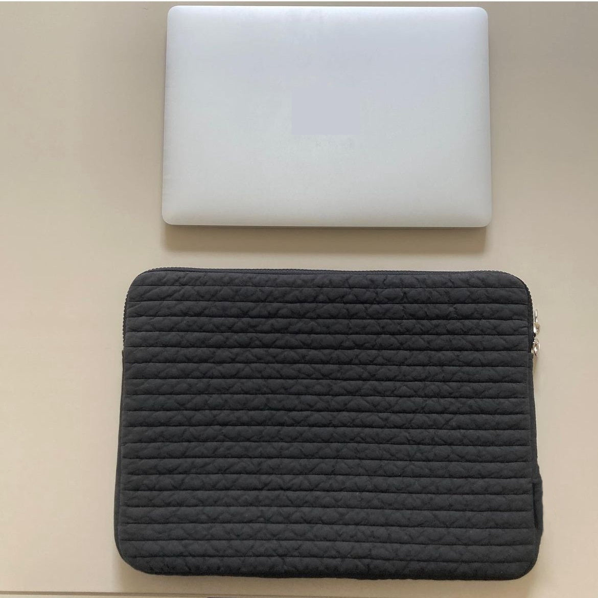 Hand-held Anti-seismic Laptop sleeve